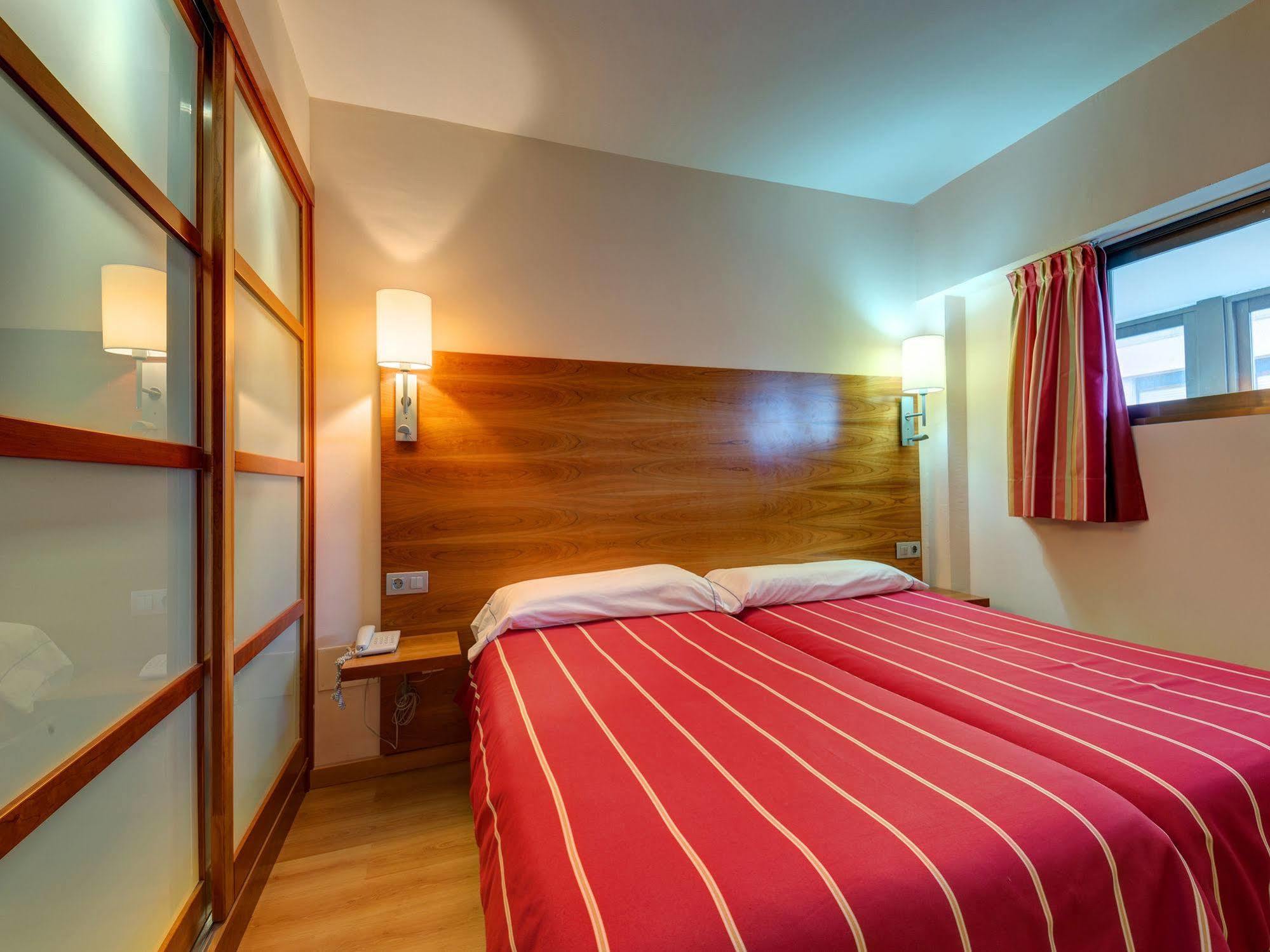 Apartamentos Astuy Isla Bagian luar foto