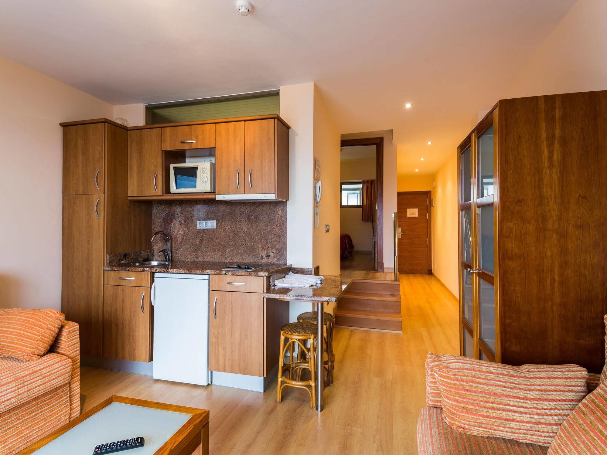 Apartamentos Astuy Isla Bagian luar foto