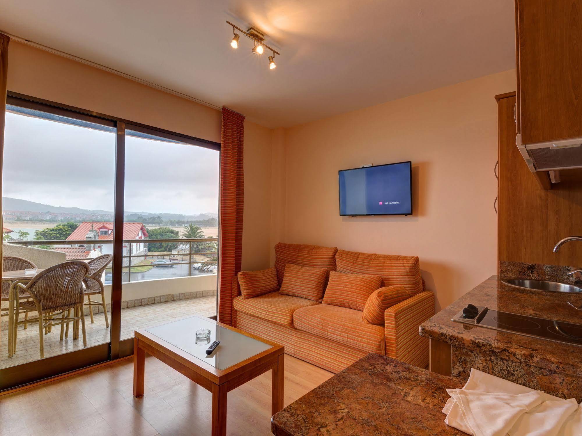Apartamentos Astuy Isla Bagian luar foto