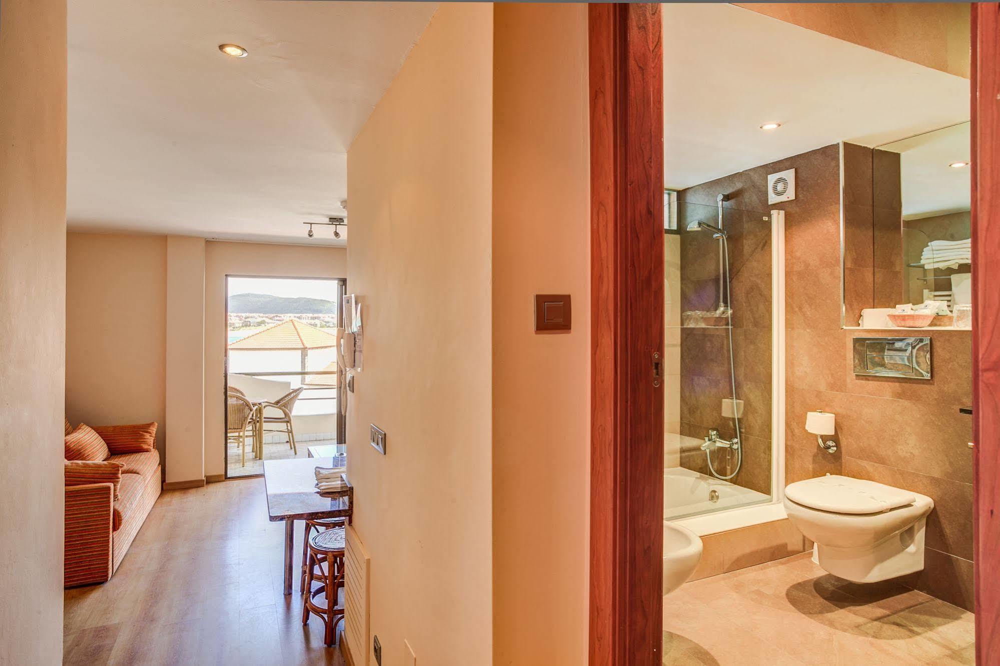 Apartamentos Astuy Isla Bagian luar foto